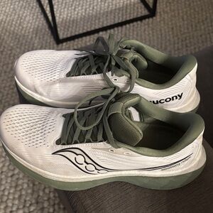 Men’s Saucony White and Olive Green Athletic Running Sneakers